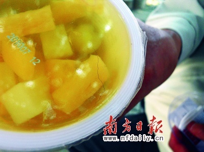 揭陽市富牛食品飲料驚現(xiàn)不明毛發(fā)，廠家回應(yīng)引爭議